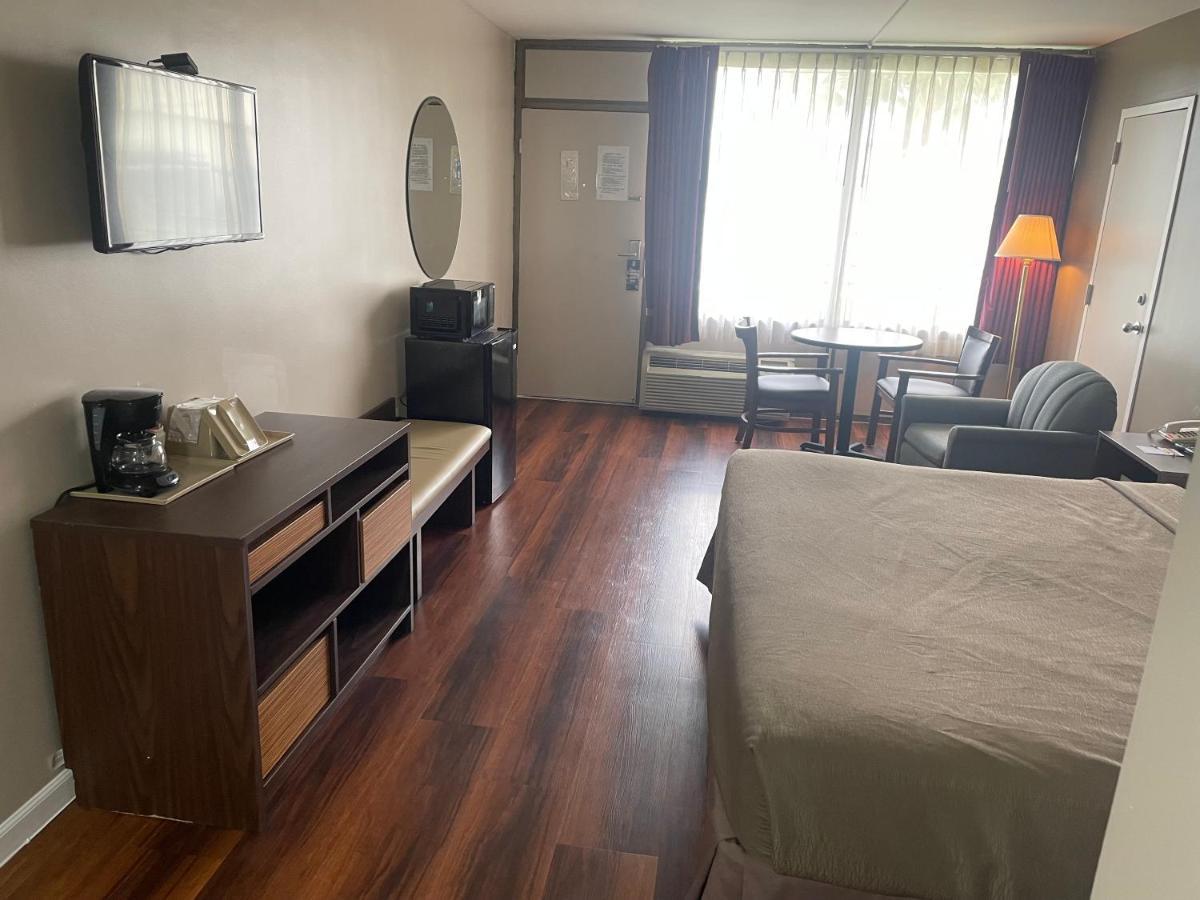 Super 8 By Wyndham Valdosta Mall Экстерьер фото
