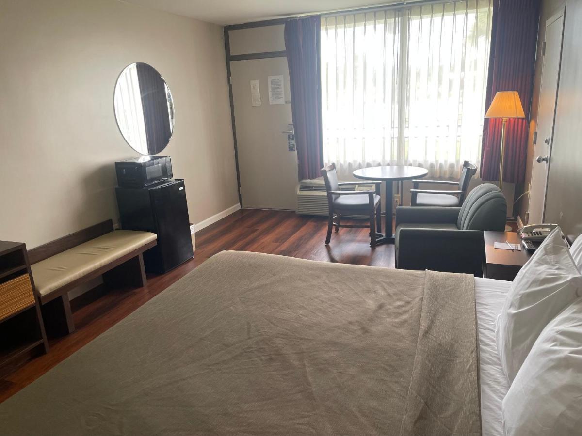 Super 8 By Wyndham Valdosta Mall Экстерьер фото